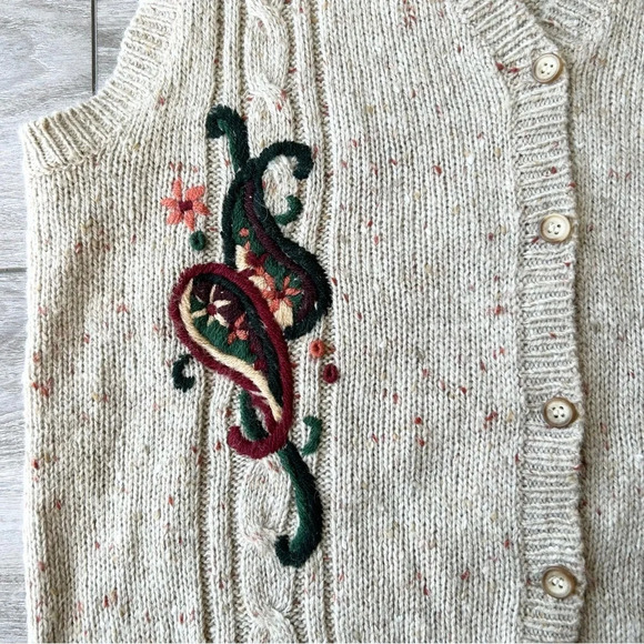 Vintage  Tabi International Wool Blend Paisley Embroidery Sweater Vest - Picture 10 of 14
